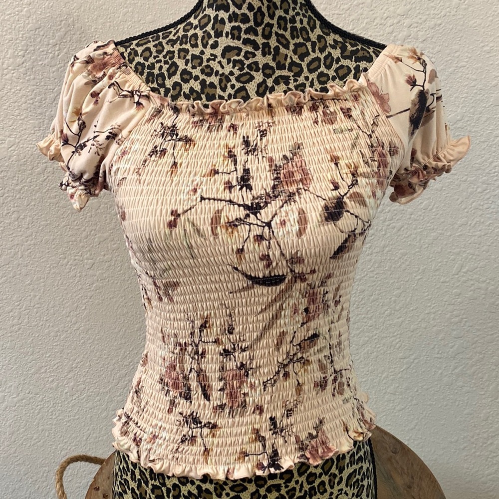 Super cute off the shoulder shirt, size small
